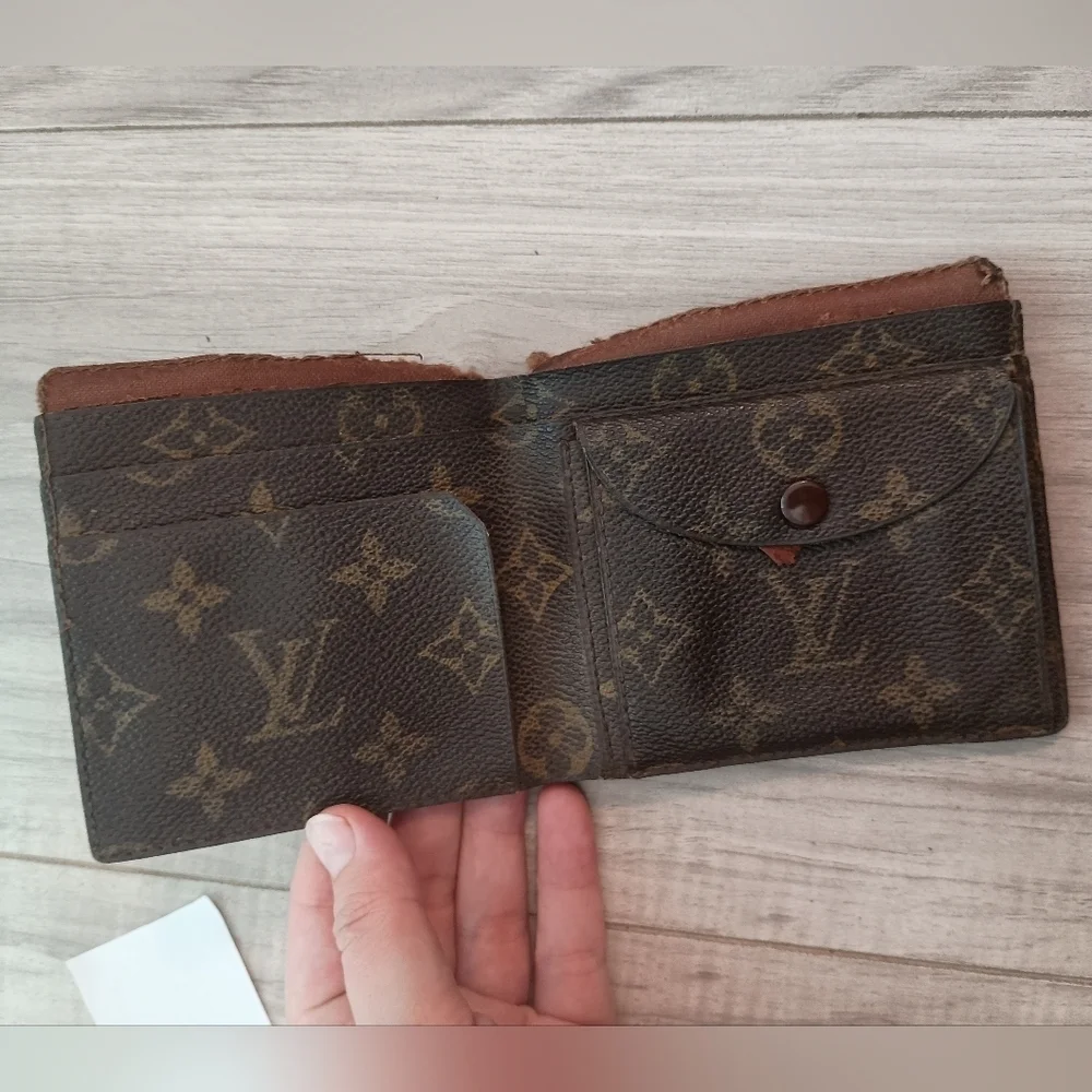 1970s LOUIS VUITTON Monogram Bilfold Wallet with Monogram Canvas Interior Unisex